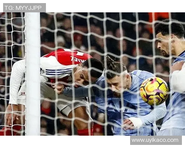 英超激战切尔西大胜热刺6比2神扑引发争议判罚全场沸腾