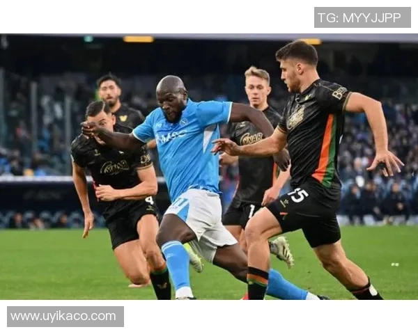 足总杯精彩对决：多特蒙德与那不勒斯激战成平局乌龙球成焦点